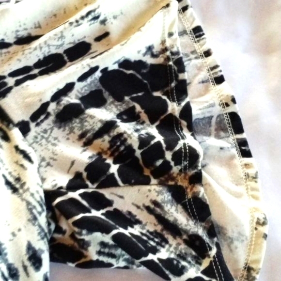 4@30.00𝅺 or 20.00 Ladies Top by ECI NEW YORK - Picture 12 of 12